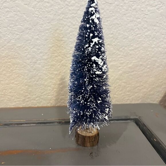 Vintage Pair of Flocked Bottlebrush Christmas Trees Blue & White - Picture 7 of 12